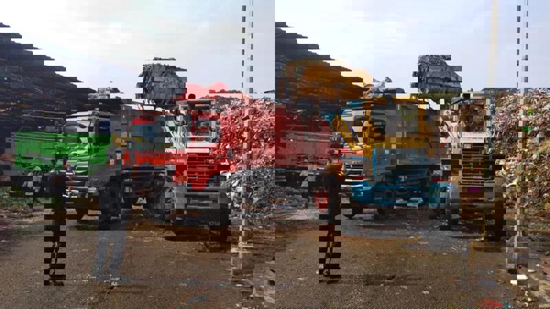 Cover Perumda Pasar Jaya Percepat Penanganan Sampah di Pasar Induk Kramat Jati